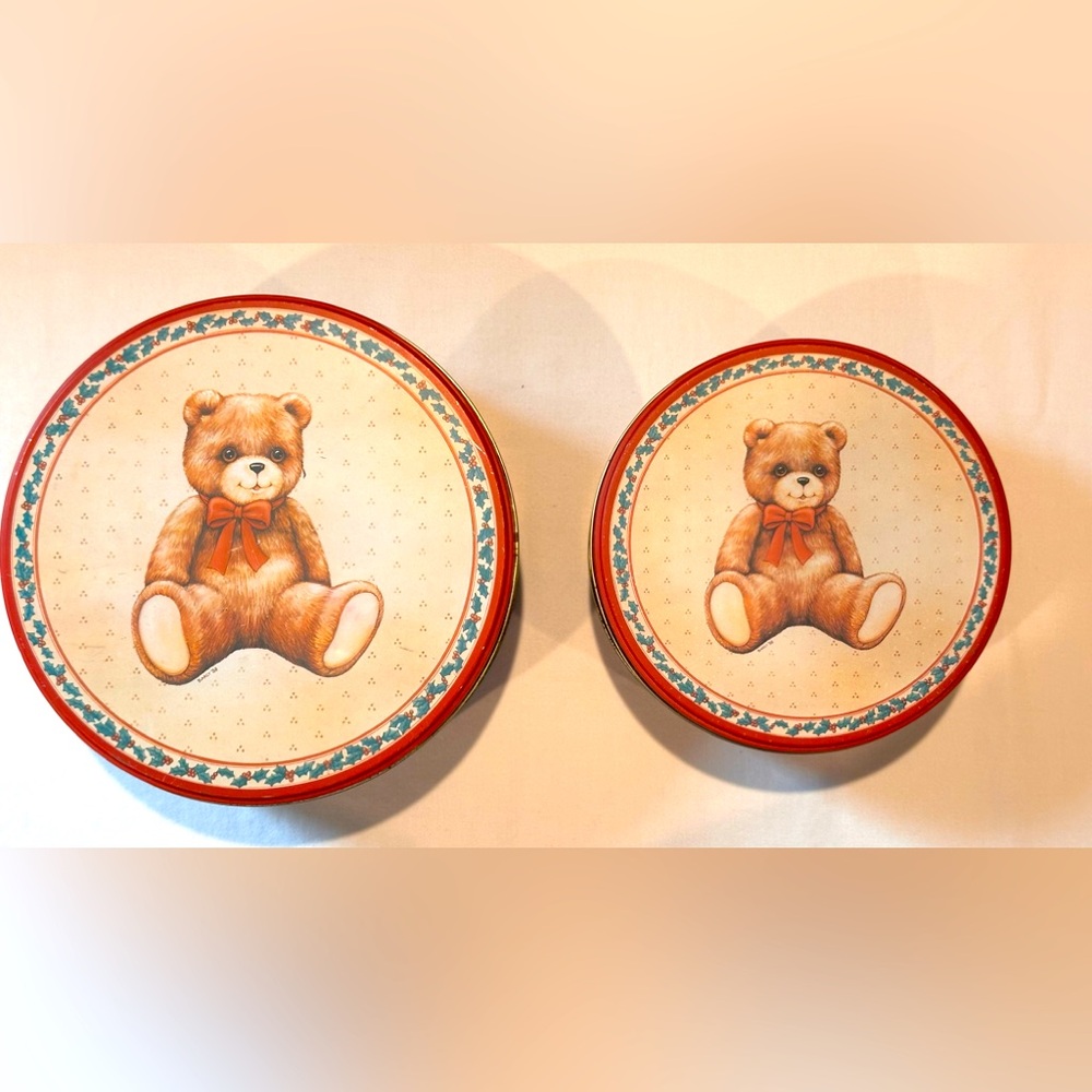 Vintage Christmas Cookie Tins Christmas Around‎ the World (House of Lloyd)